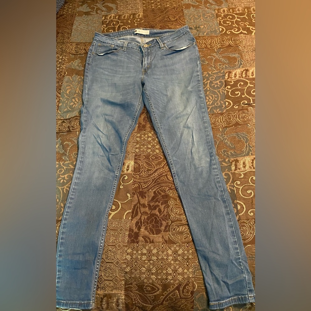 Levi’s Skinny Jeans, Women’s Waist size 32 length 30.